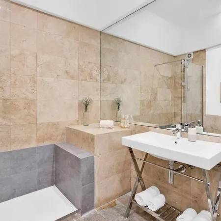 Gasthof Lovely Private In Lapa Lissabon