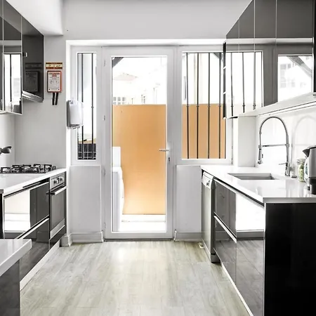 Lovely Private In Lapa ליסבון